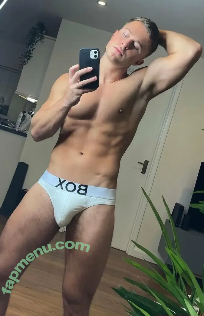 bigbulgetom nude photo #0013 (guy_bulge)