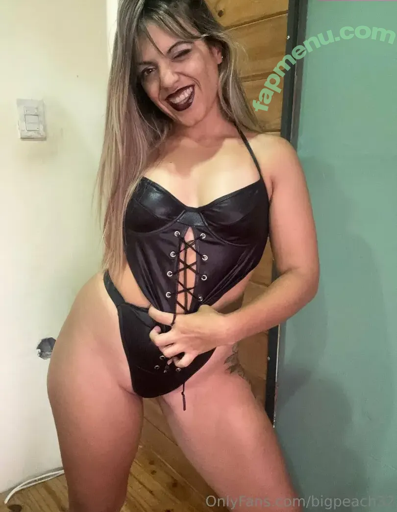 bigpeach32 nude photo #0037 (bigpeach32)