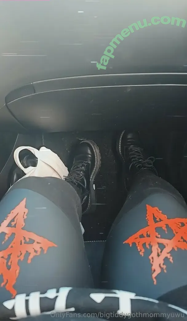 bigtiddygothmommyuwu nude photo #0012 (bigtiddygothmommyuwu)