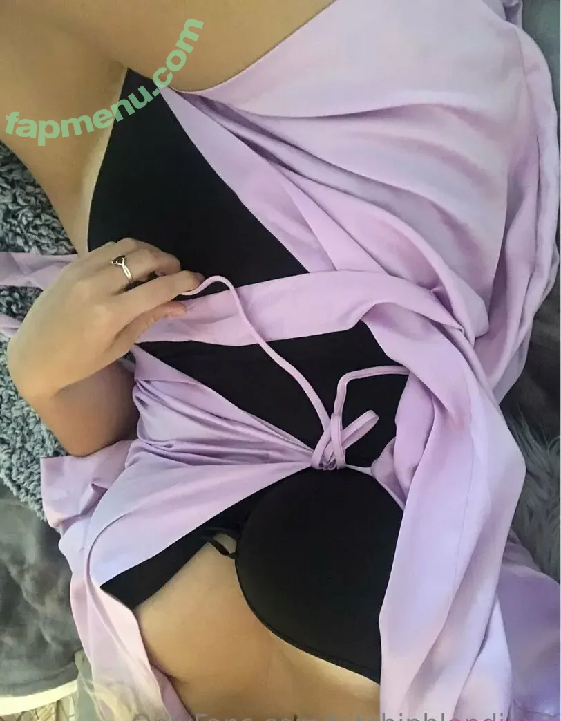 bitchinblondiex2 nude photo #0012 (bitchinblondiex2)