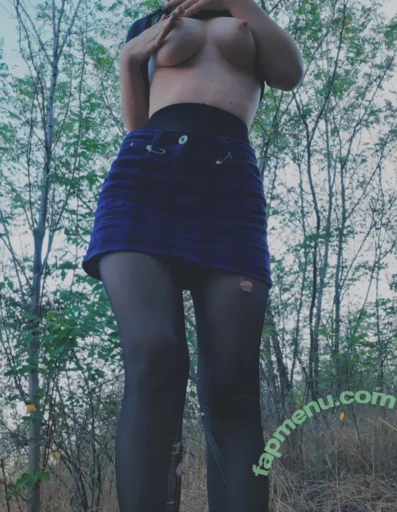 bl0odyhoes nude photo #0014 (reel)