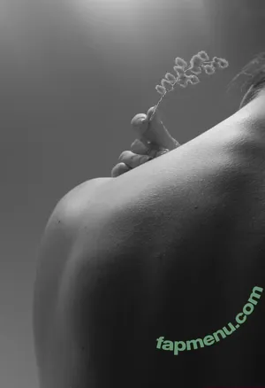  nude photo #0002