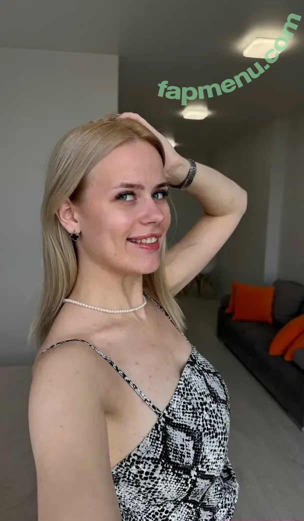 blondiepolly nude photo #0064 (blondiepolly)