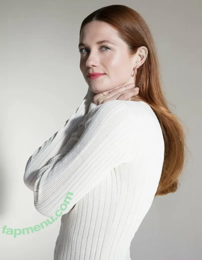 Bonnie Wright nude photo #0216 (thisisbwright)