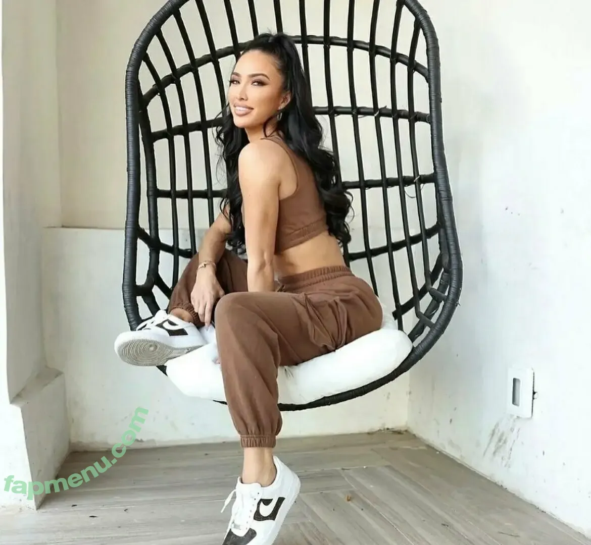 bre_tiesi nude photo #0007 (bre_tiesi)