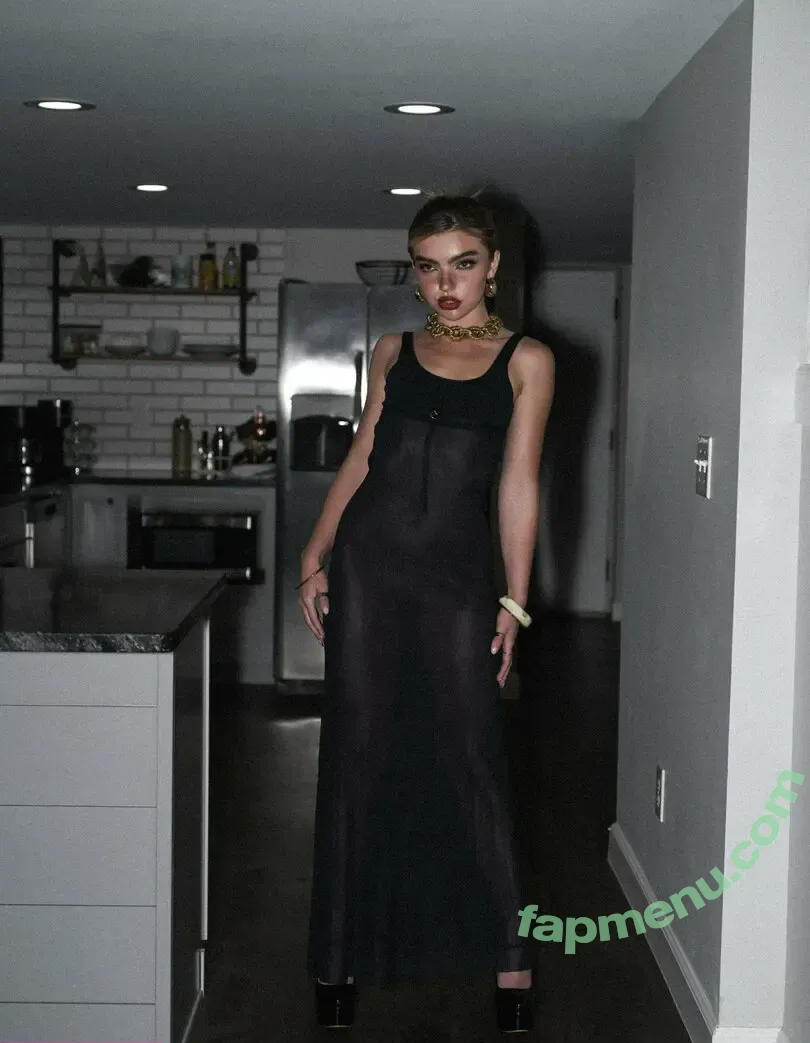 Brie Belle nude photo #0065 (blairesbigpp / briebellee)