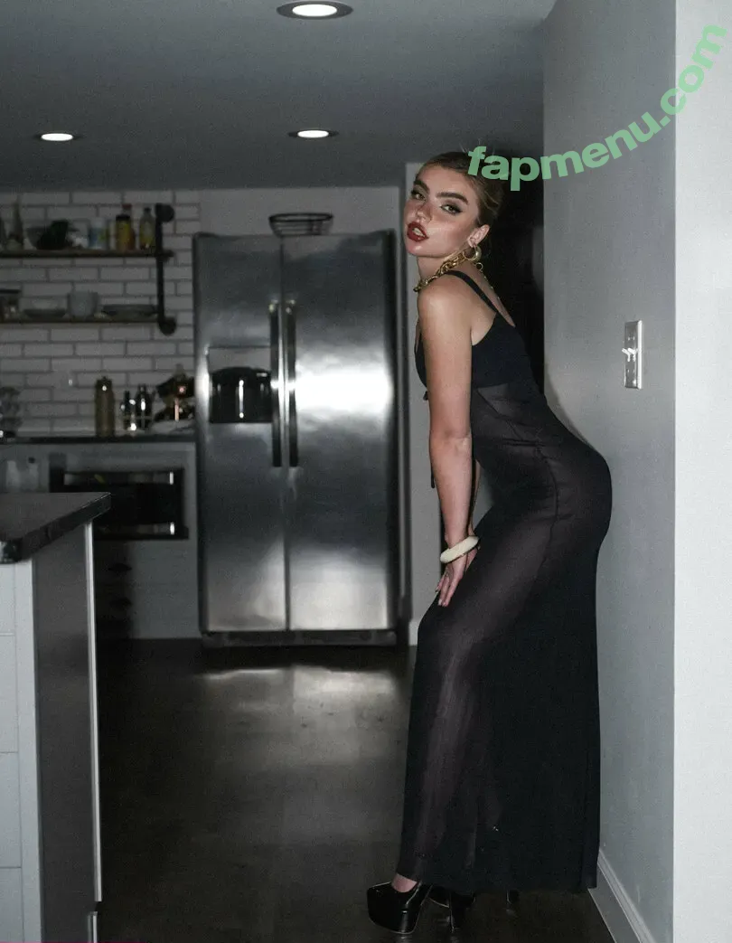 Brie Belle nude photo #0073 (blairesbigpp / briebellee)
