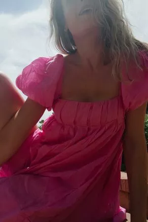 Brie Larson / brielarson nude photo #0330
