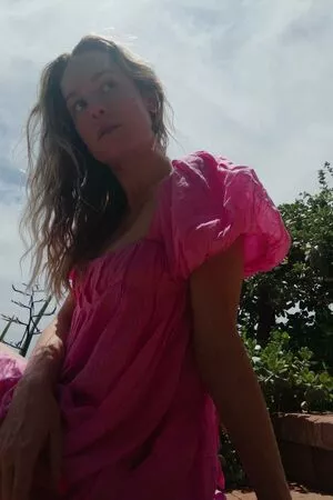 Brie Larson / brielarson nude photo #0331