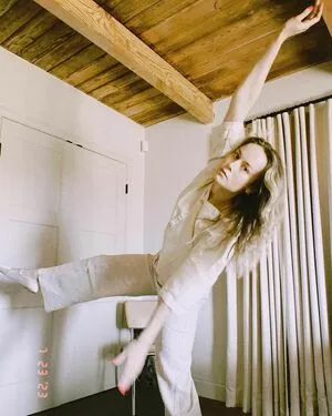 Brie Larson / brielarson nude photo #0335