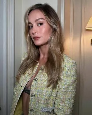 Brie Larson / brielarson nude photo #0366