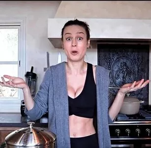 Brie Larson / brielarson nude photo #0384