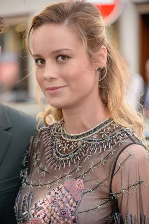 Brie Larson / brielarson nude photo #0460