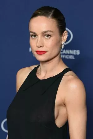 Brie Larson / brielarson nude photo #0490