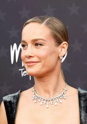 Brie Larson / brielarson nude photo #0568