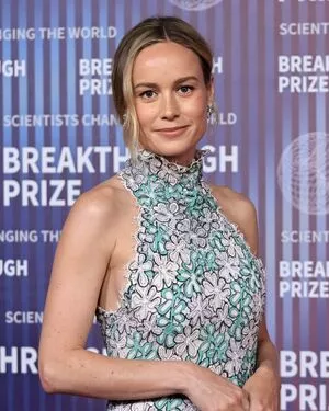 Brie Larson / brielarson nude photo #0920