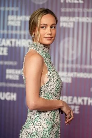 Brie Larson / brielarson nude photo #0934