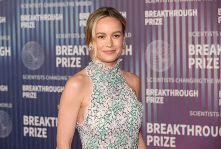 Brie Larson / brielarson nude photo #0946