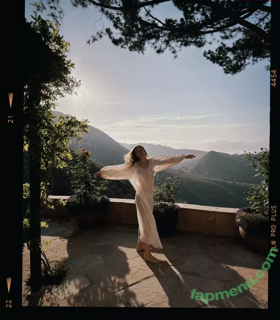 Brie Larson nude photo #0354 (brielarson)