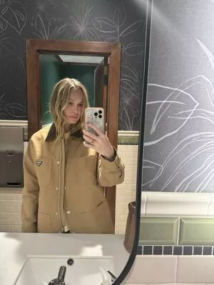 Brie Larson / brielarson nude photo #1240