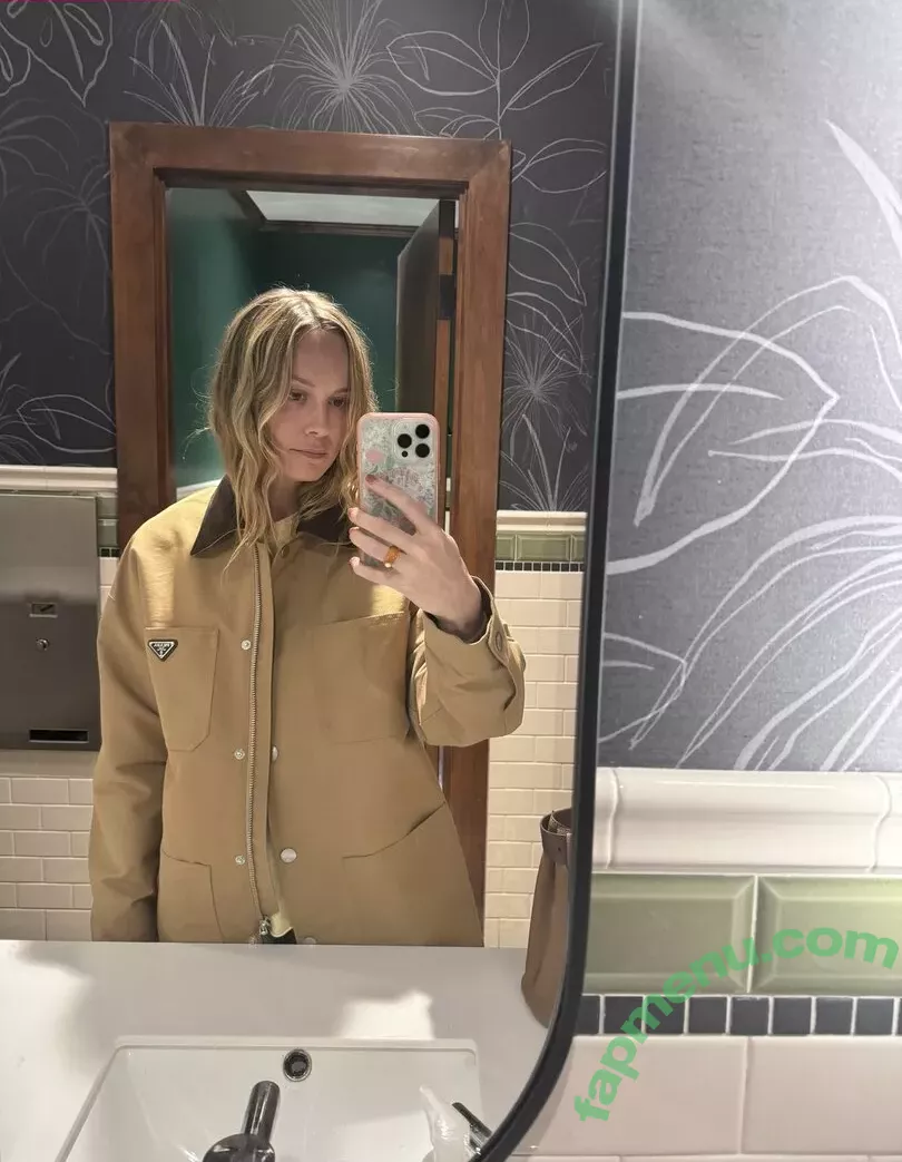 Brie Larson nude photo #1240 (brielarson)