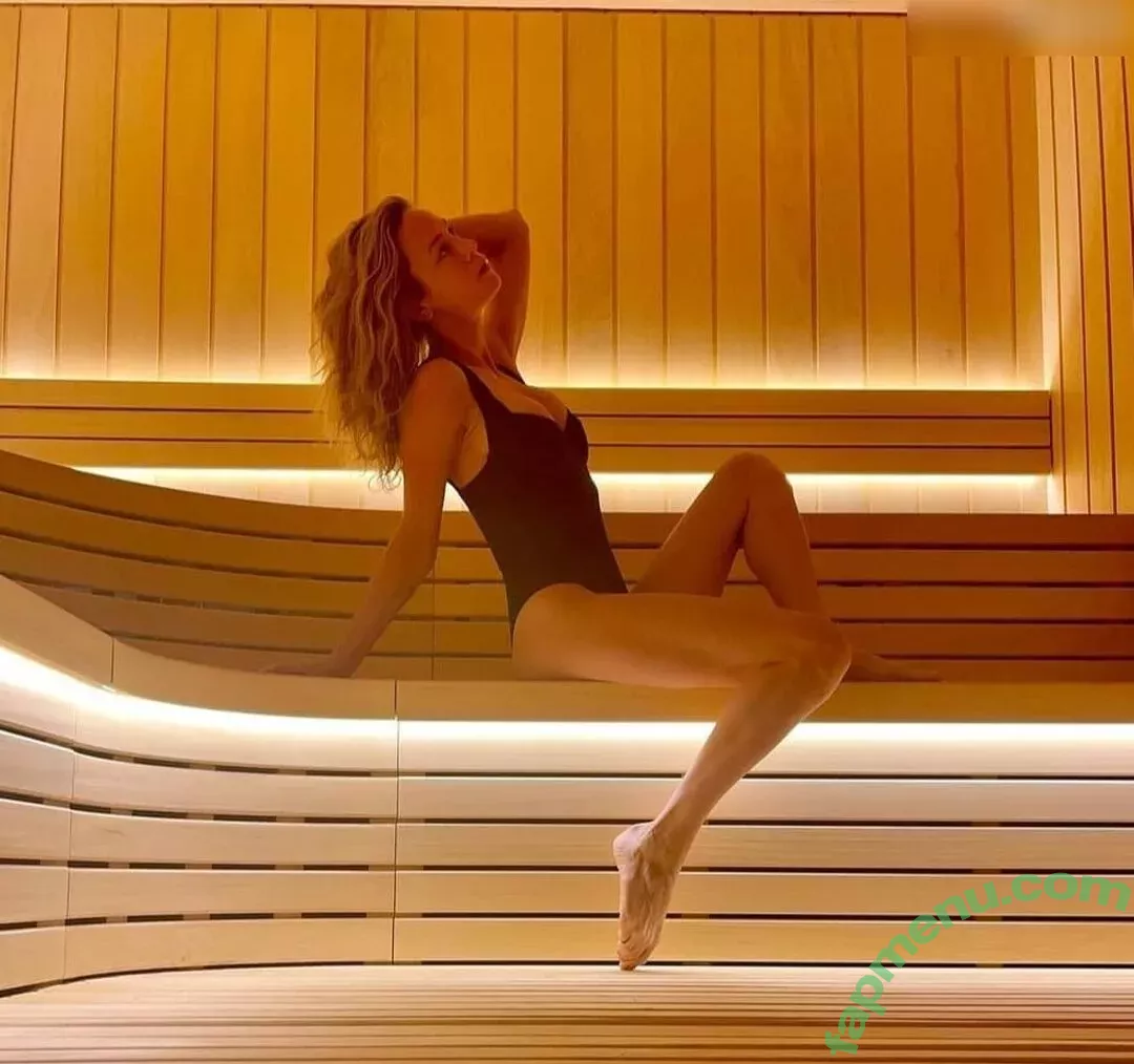 Brie Larson nude photo #1276 (brielarson)