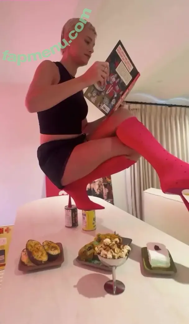 Brie Larson nude photo #2162 (brielarson)