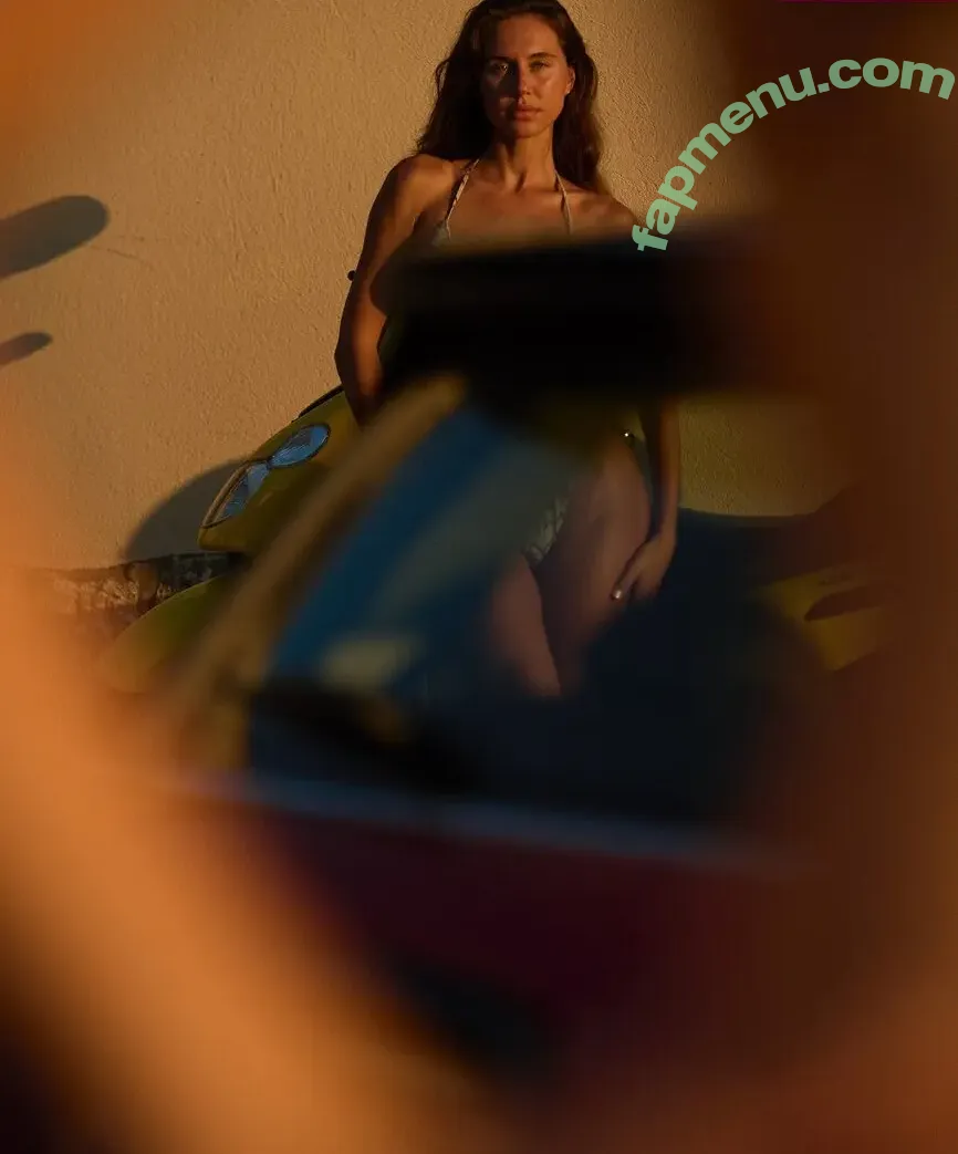 Brit Manuela nude photo #2578 (britmanuela)