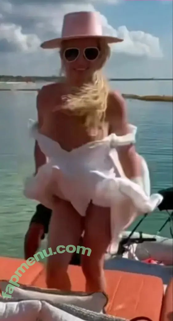 Britney Spears nude photo #3991 (britneyspears / xoxobritneyj)