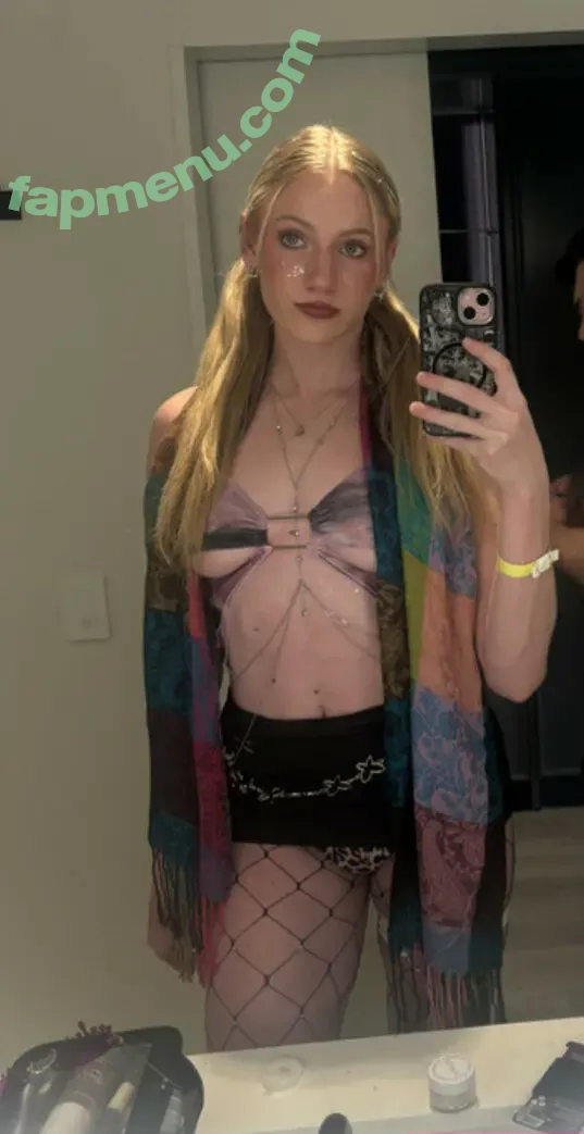 britreeves nude photo #0006 (britreed16)