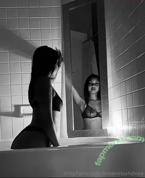 brownroundxxx / brownroundrenee nude photo #0004