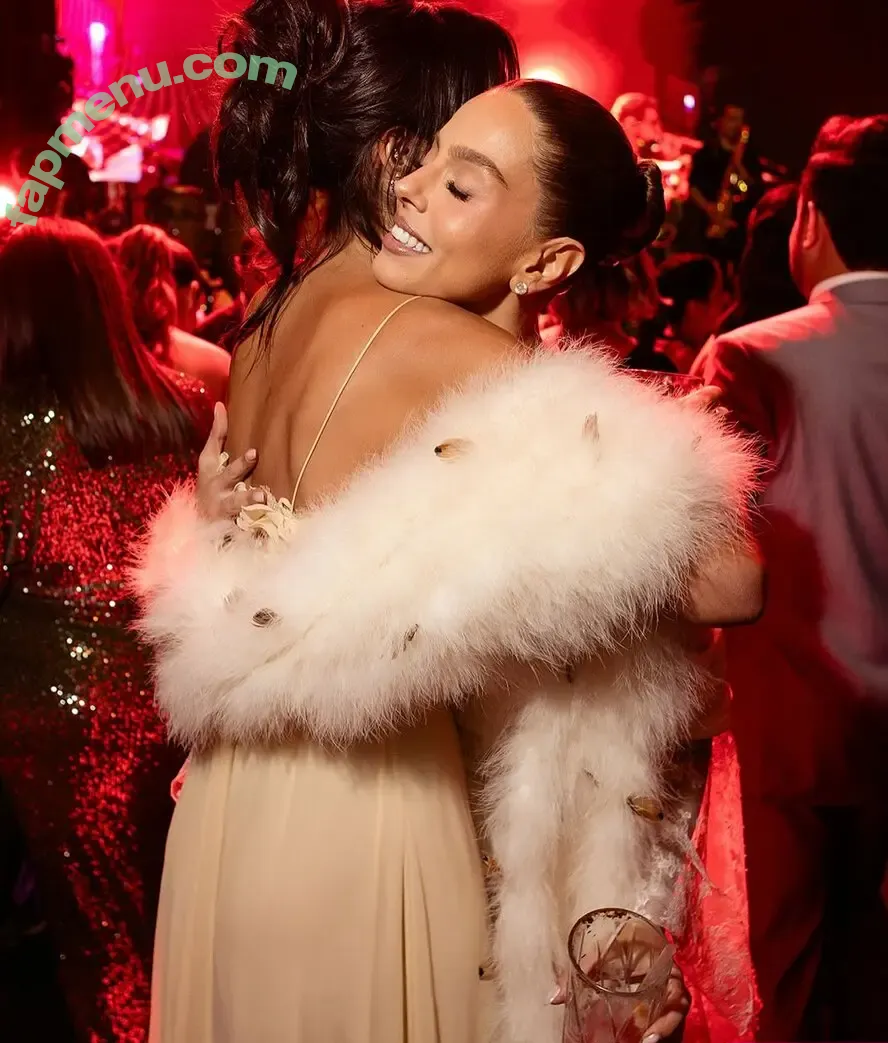 Bruna Marquezine nude photo #0849 (brumarquezine / brunamarquezine)