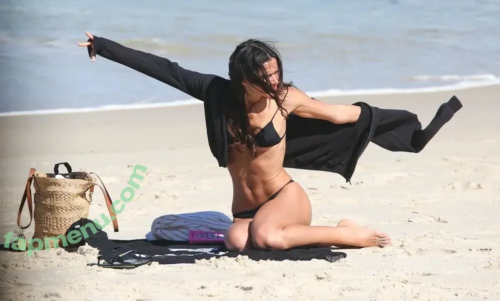 Bruna Marquezine nude photo #0886 (brumarquezine / brunamarquezine)