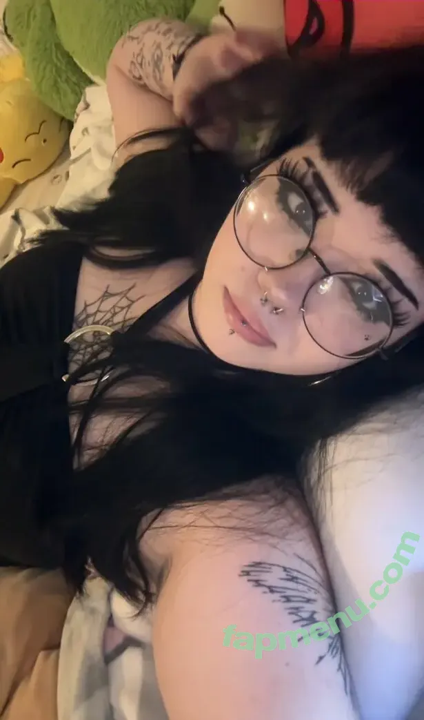 Bunnnibbi nude photo #0033 (Thicc Big Booty Goth / bunnibbi)