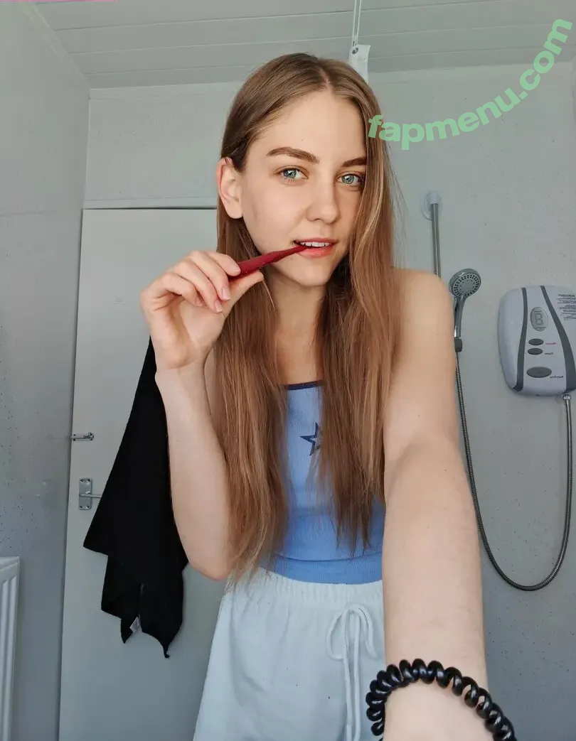 c_oraline nude photo #0040 (officiallcoraline)