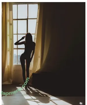  nude photo #0005