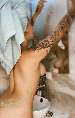  nude photo #0002
