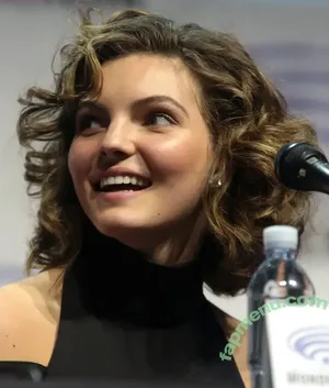 Camren Bicondova / camrenwhy nude photo #0077