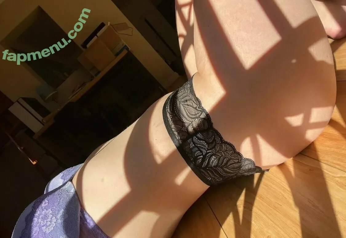carakittens nude photo #0040 (Carakittensx)