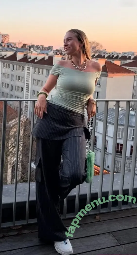 Caramella nude photo #0027 (kimcaramella)