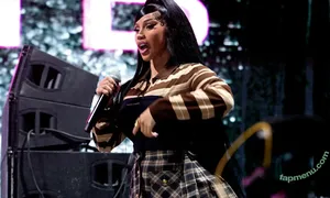 Cardi B / iamcardib nude photo #1125