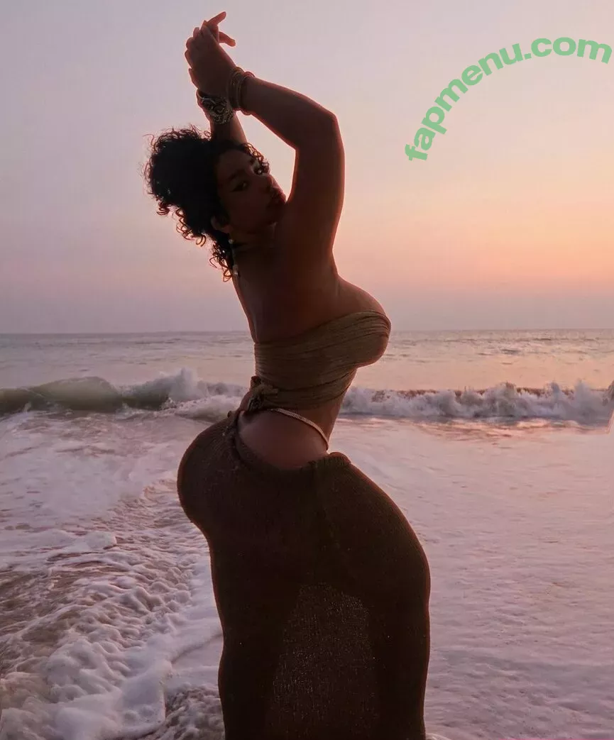 Carmela Habibi nude photo #0033 (carmelahabibi / carmellaxo / littlemisslibrarian)