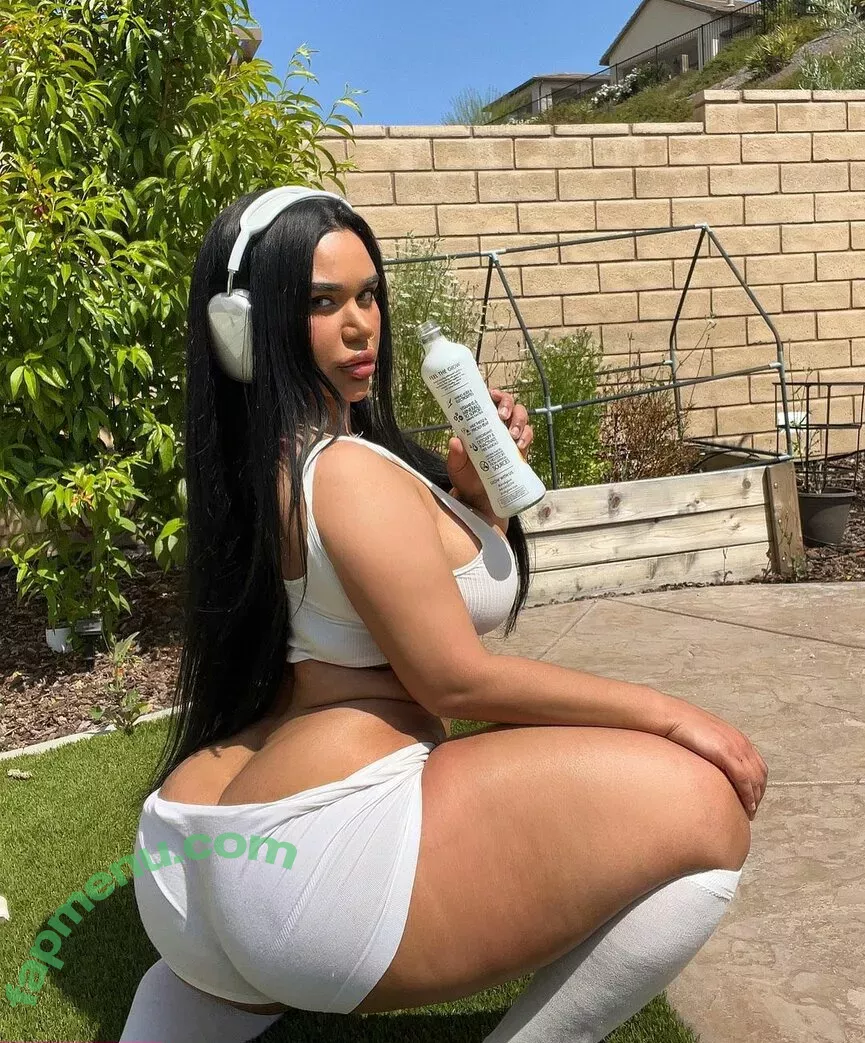 Carmela Habibi nude photo #0061 (carmelahabibi / carmellaxo / littlemisslibrarian)