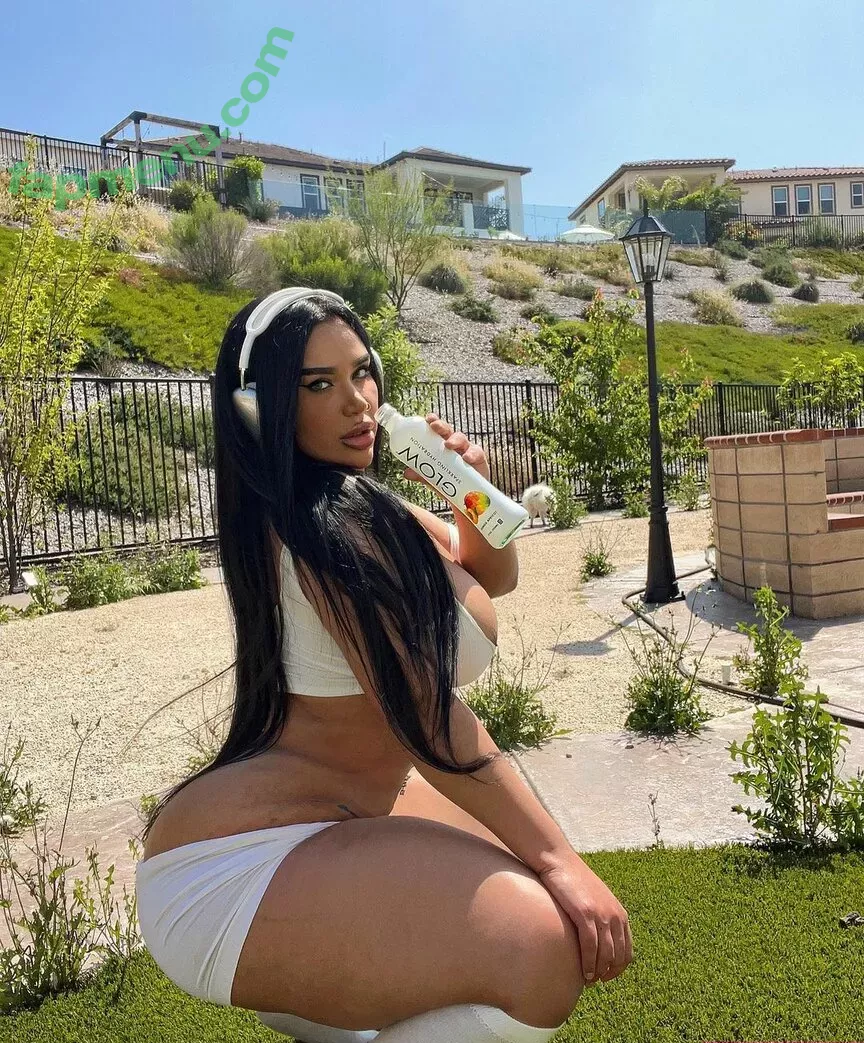 Carmela Habibi nude photo #0064 (carmelahabibi / carmellaxo / littlemisslibrarian)
