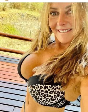 Carol Vorderman / carolvorders nude photo #0961