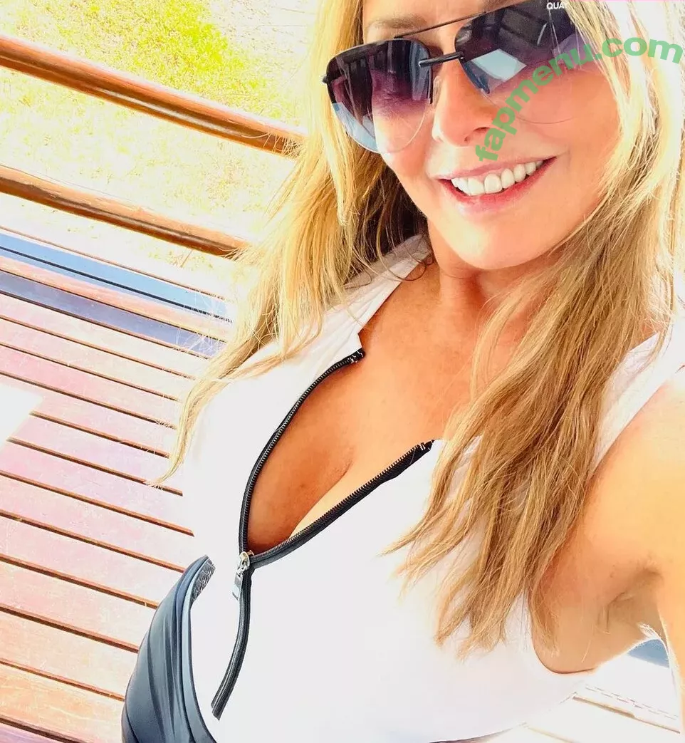 Carol Vorderman nude photo #0981 (carolvorders)