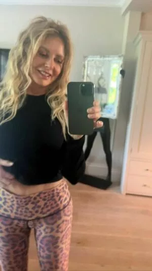 Carol Vorderman / carolvorders nude photo #1092
