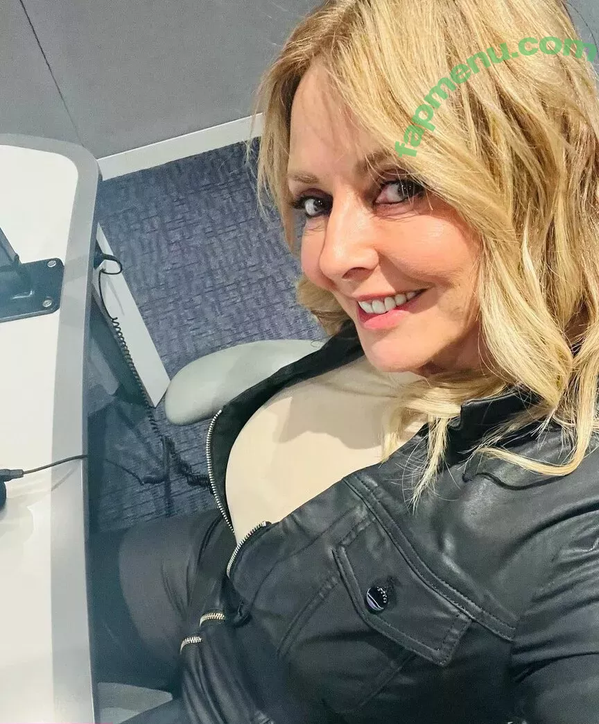Carol Vorderman nude photo #1043 (carolvorders)
