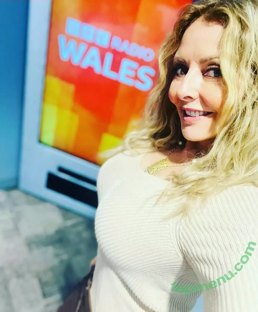 Carol Vorderman nude photo #1167 (carolvorders)