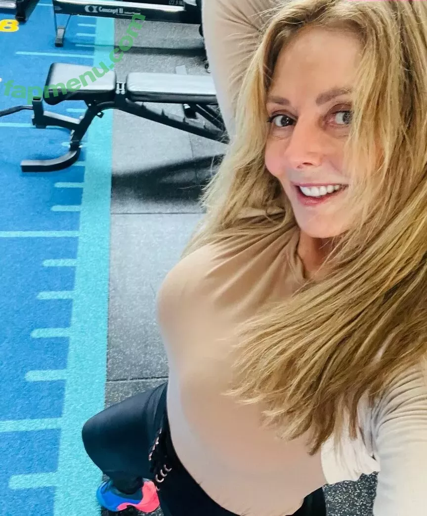 Carol Vorderman nude photo #1187 (carolvorders)